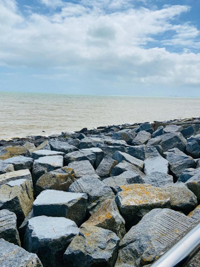 High Tide Hotel Burmarsh Exterior foto